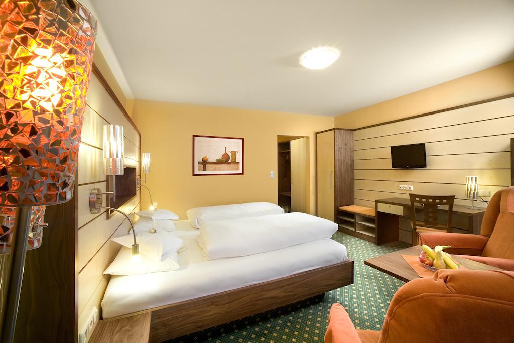 Kur- Und Wellnesshotel Foerch Bad Wörishofen Rum bild